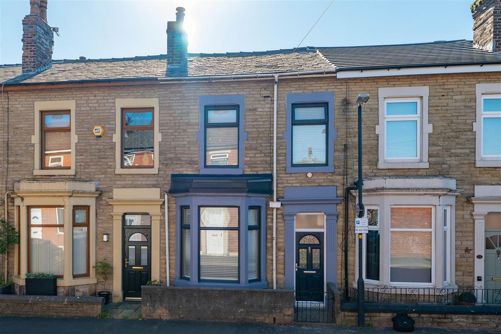 Property photo 1 of 23 Front External