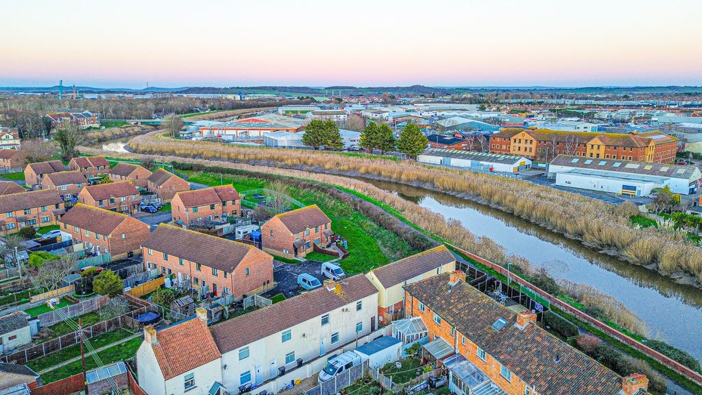 Property photo 2 of 7 4784184