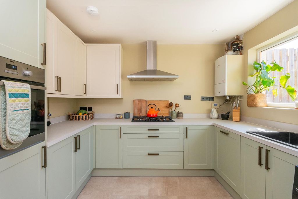 Property photo 1 of 31 6M5Rbr - Kitchen C.Jpg