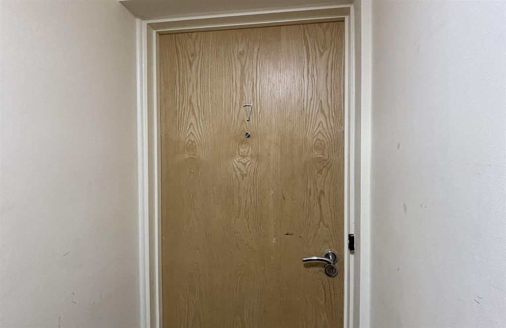 Property photo 2 of 13 Flat Door