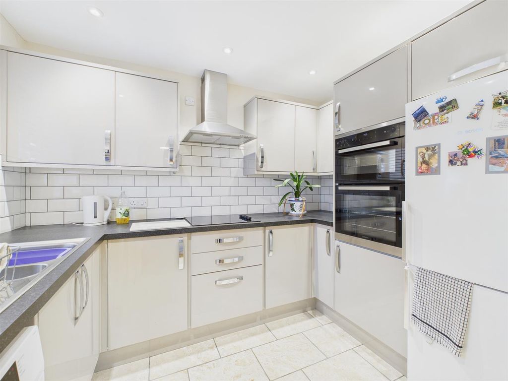 Property photo 2 of 14 Kitchen