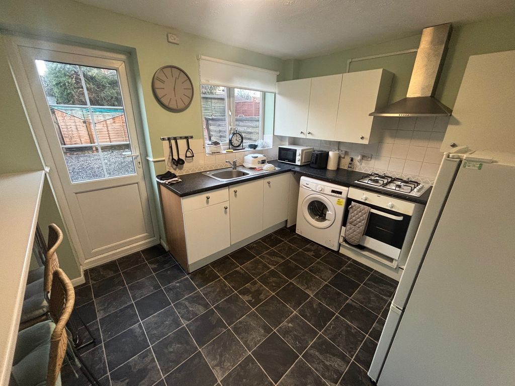 Property photo 3 of 7 Kitchen