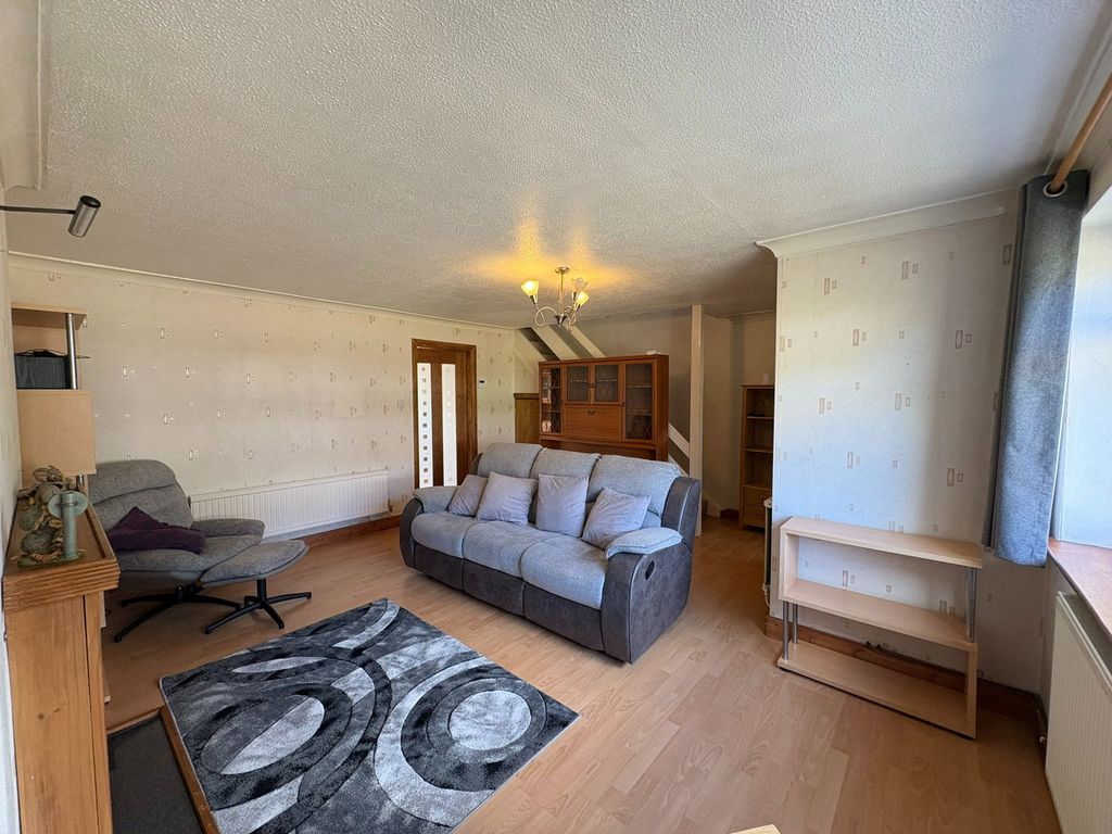 Property photo 2 of 33