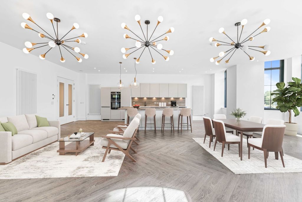 Property photo 2 of 37