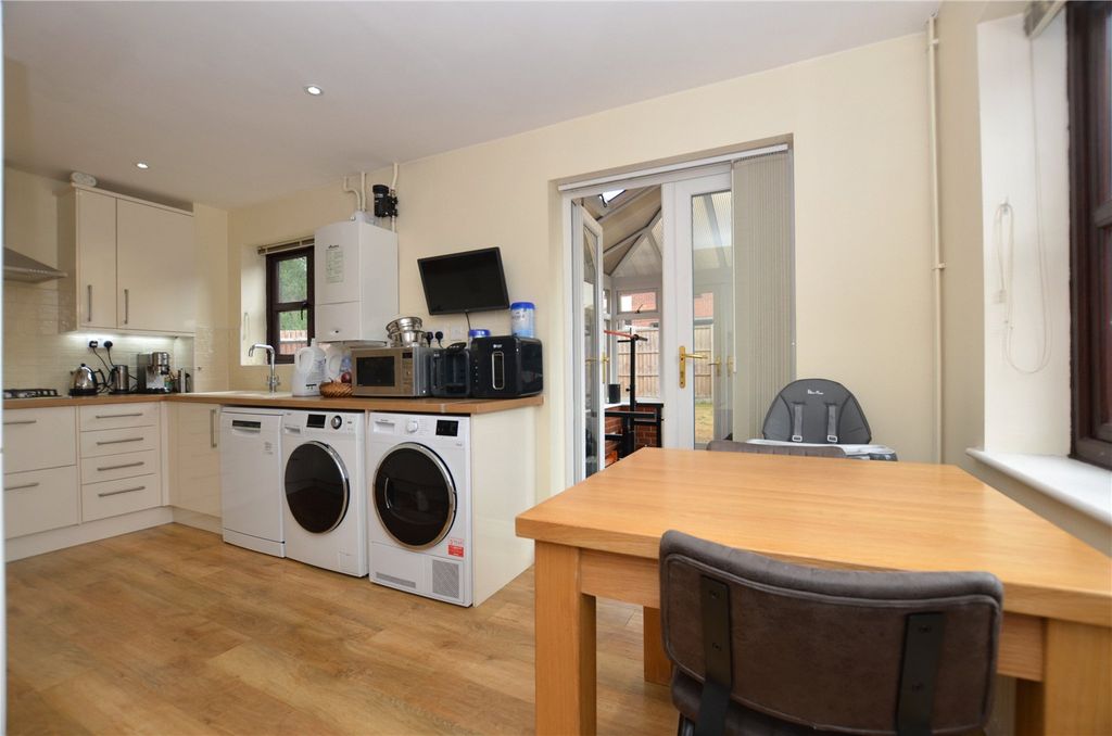 Property photo 3 of 15 Picture No. 12
