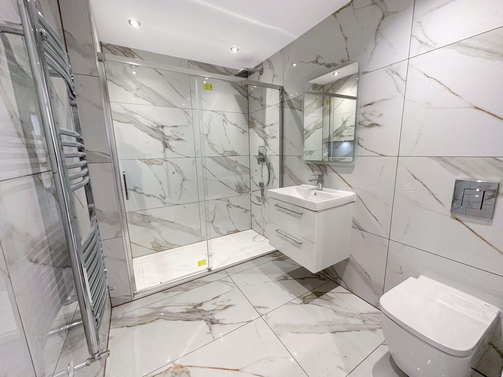 Property photo 3 of 6 Photo 5