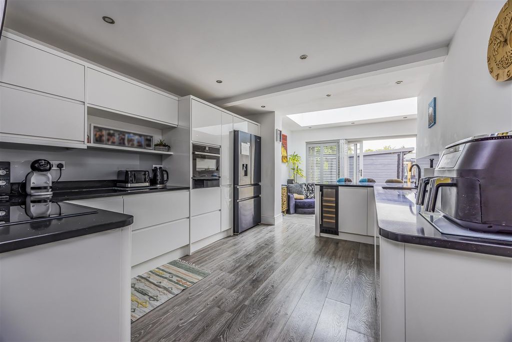 Property photo 3 of 30 30 Uplands Road, Drayton-Porticomarketing-Soldby-1