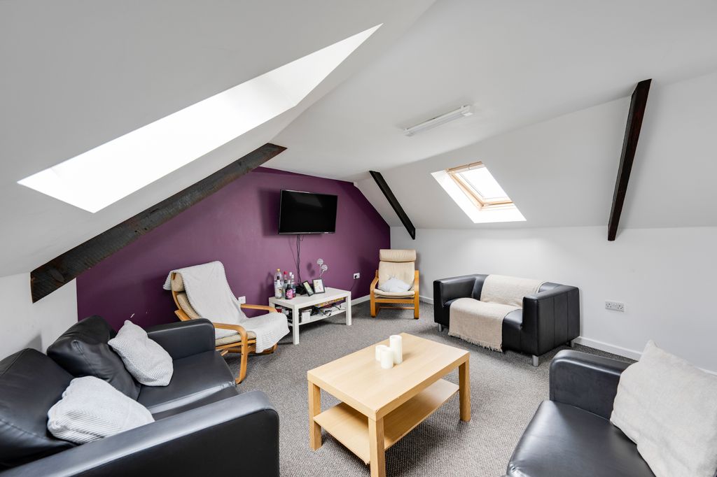 Property photo 1 of 27