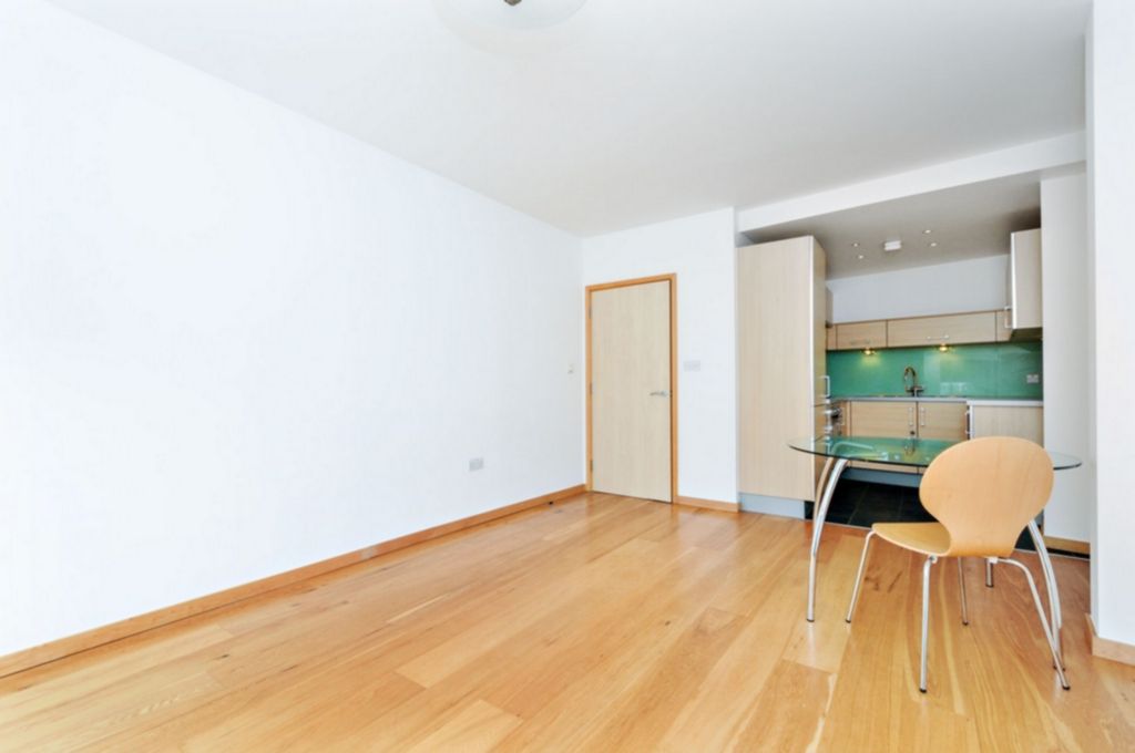 Property photo 3 of 7 Reception & Kitchen