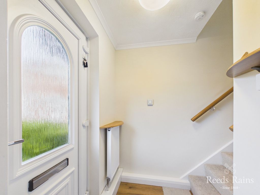 Property photo 3 of 17 Entrance Hall