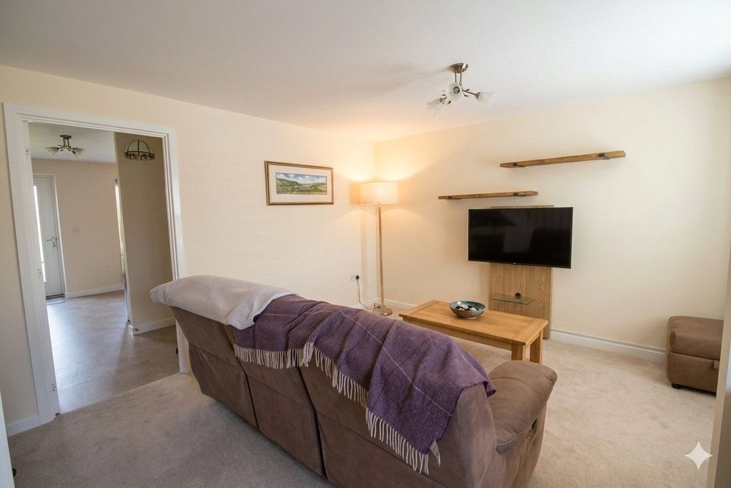 Property photo 3 of 11 Picture No. 21