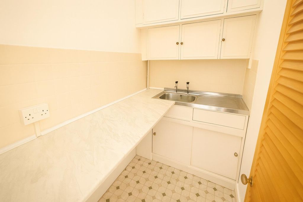 Property photo 2 of 6 Chatgpt Image Sep 25, 2025, 12_30_24 Pm.Png