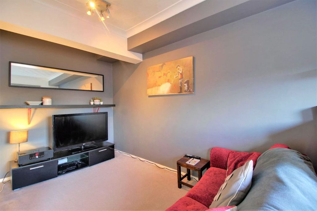 Property photo 3 of 8 3
