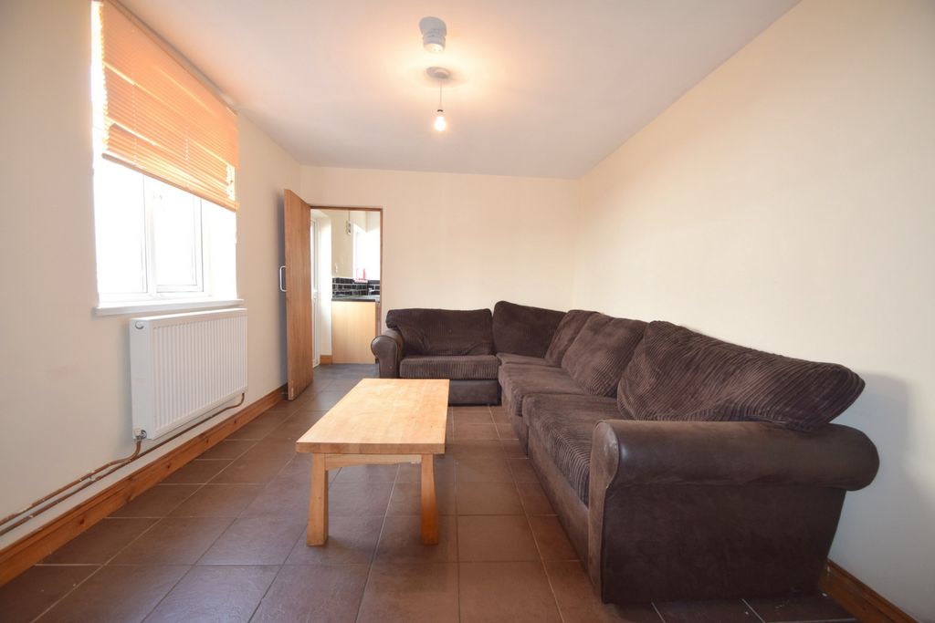 Property photo 2 of 12 Photo 4