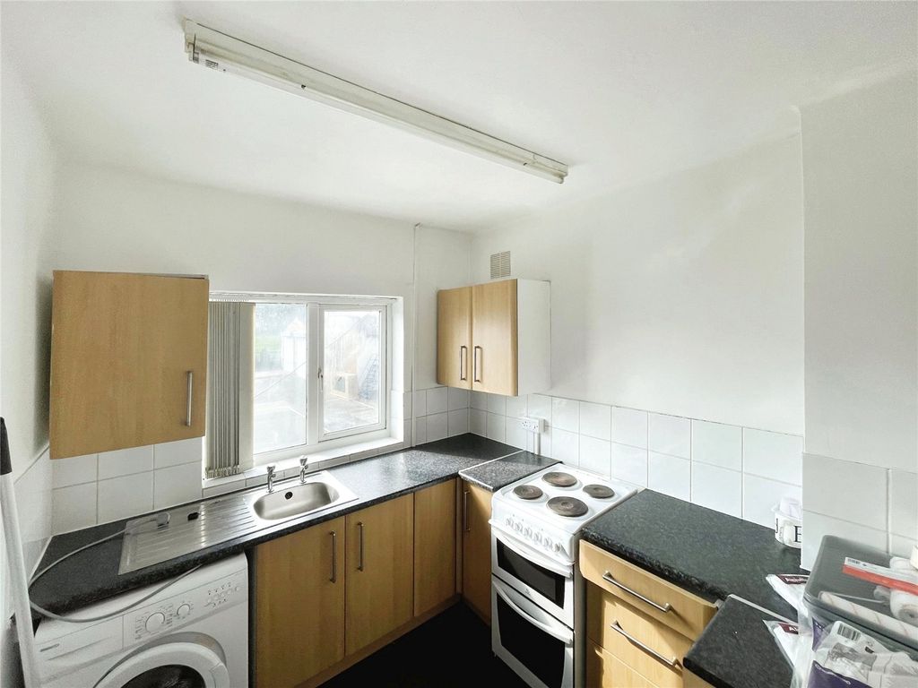 Property photo 2 of 6 Kitchen