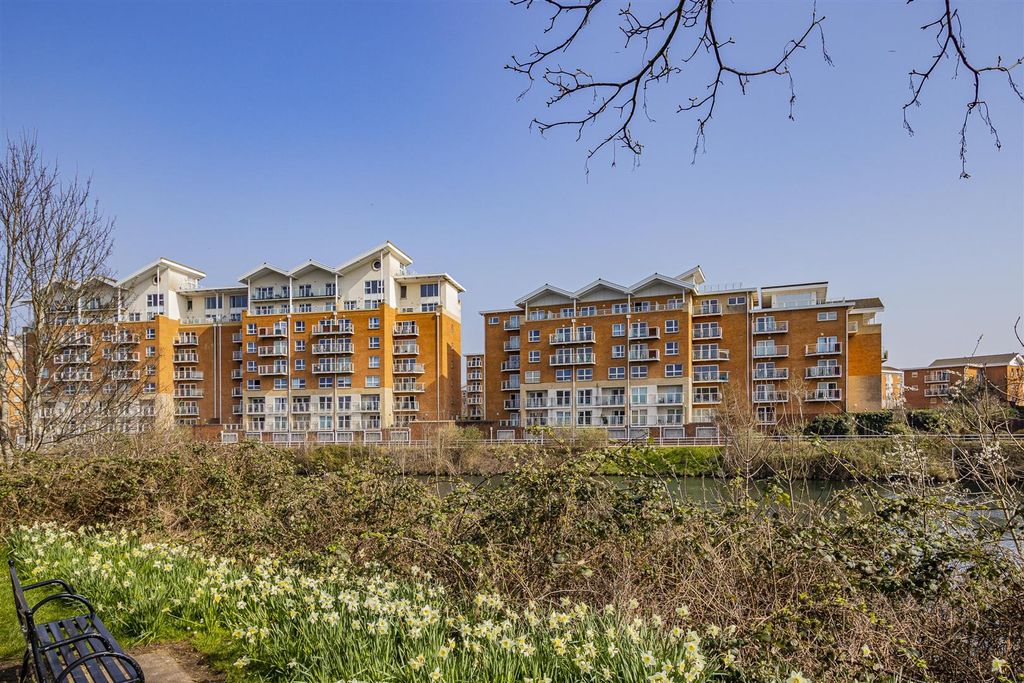 Property photo 1 of 15 Sienna House 2-14.Jpg