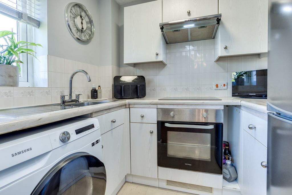 Property photo 3 of 18