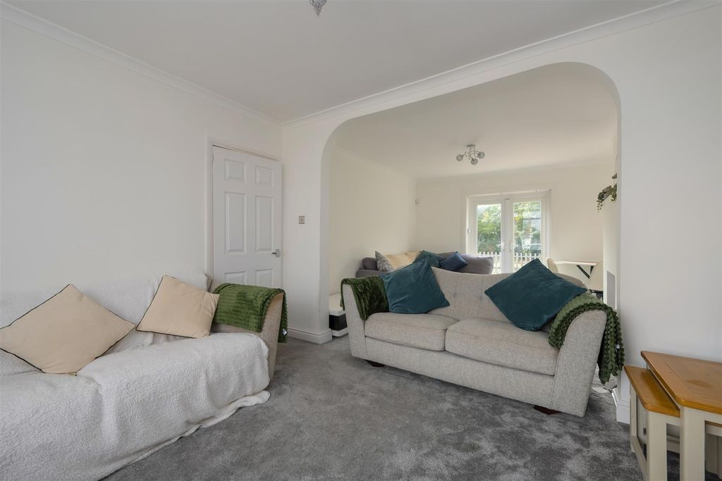 Property photo 3 of 18 Bridgefield, Tankerton, Whitstable