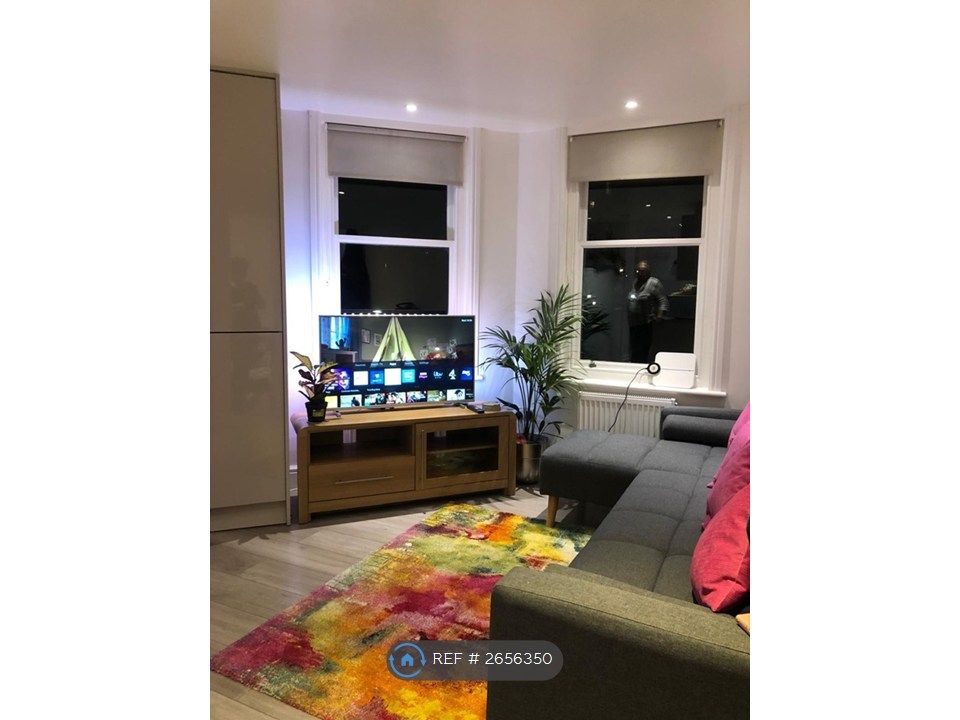 Property photo 2 of 15 Lounge