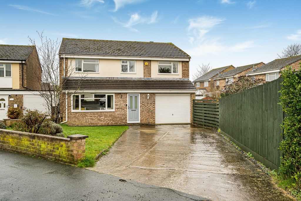 Property photo 1 of 28