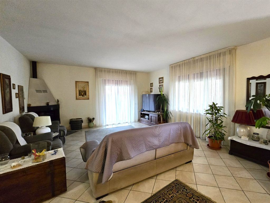 Property photo 2 of 29