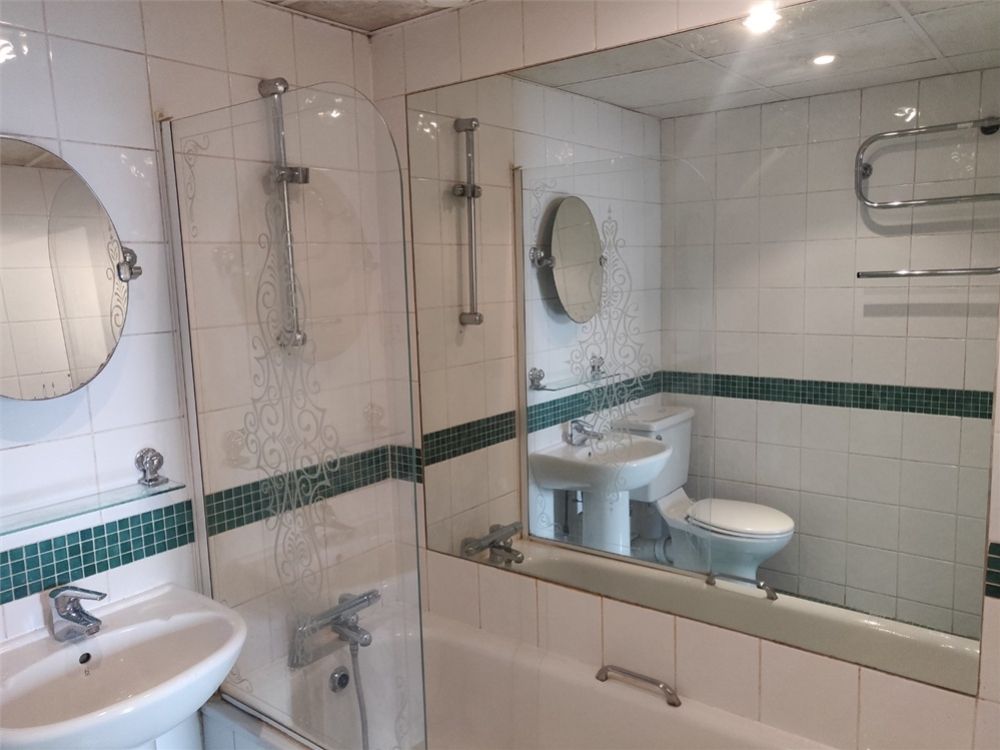 Property photo 2 of 6 Bathroom