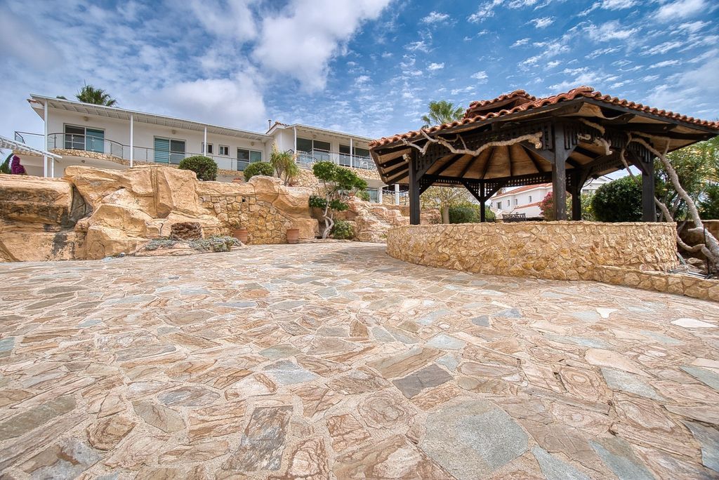 Property photo 3 of 36