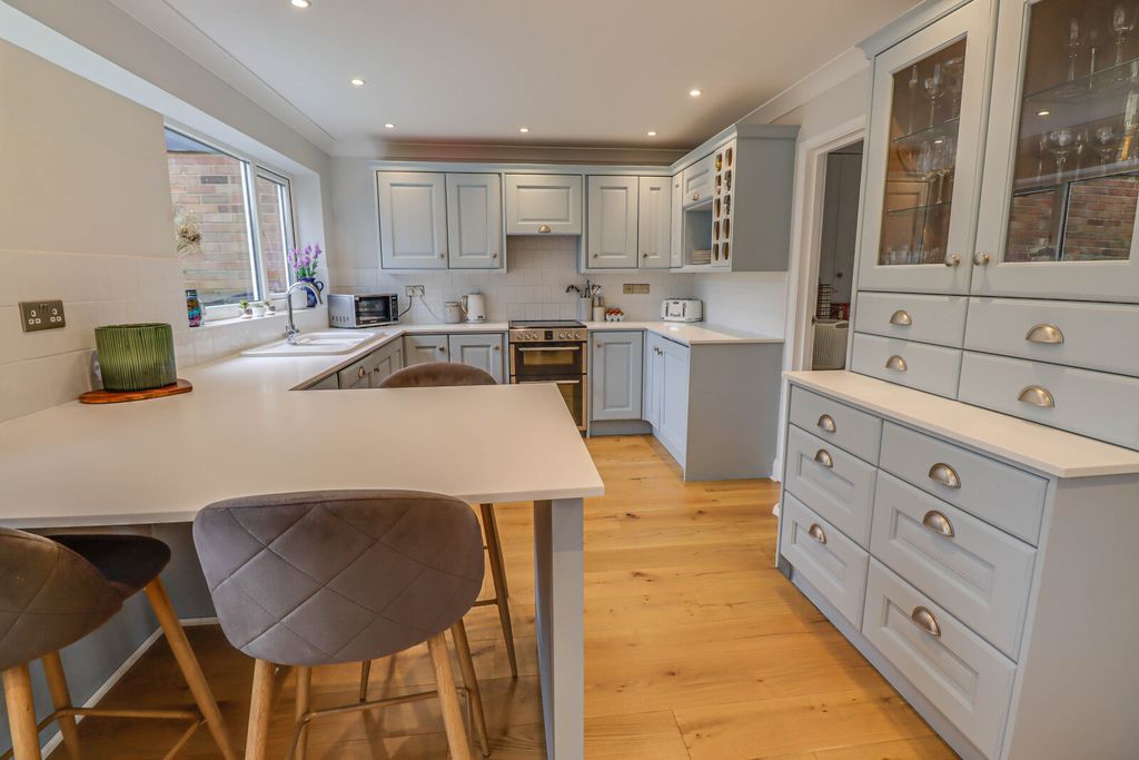 Property photo 3 of 23 Picture No. 24