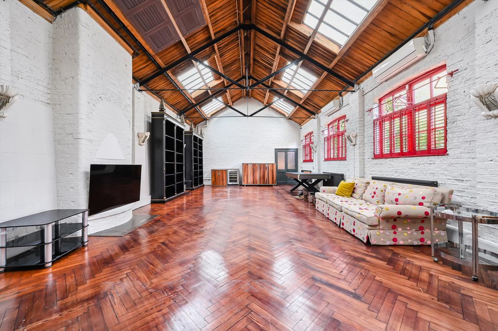 Property photo 1 of 17 Image