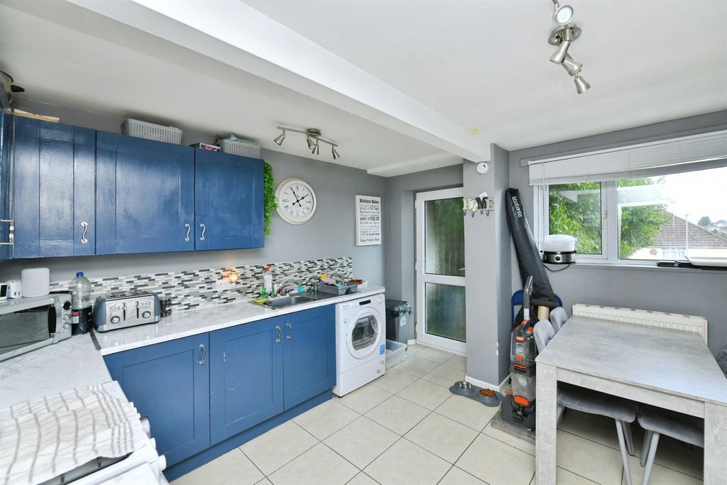 Property photo 2 of 35