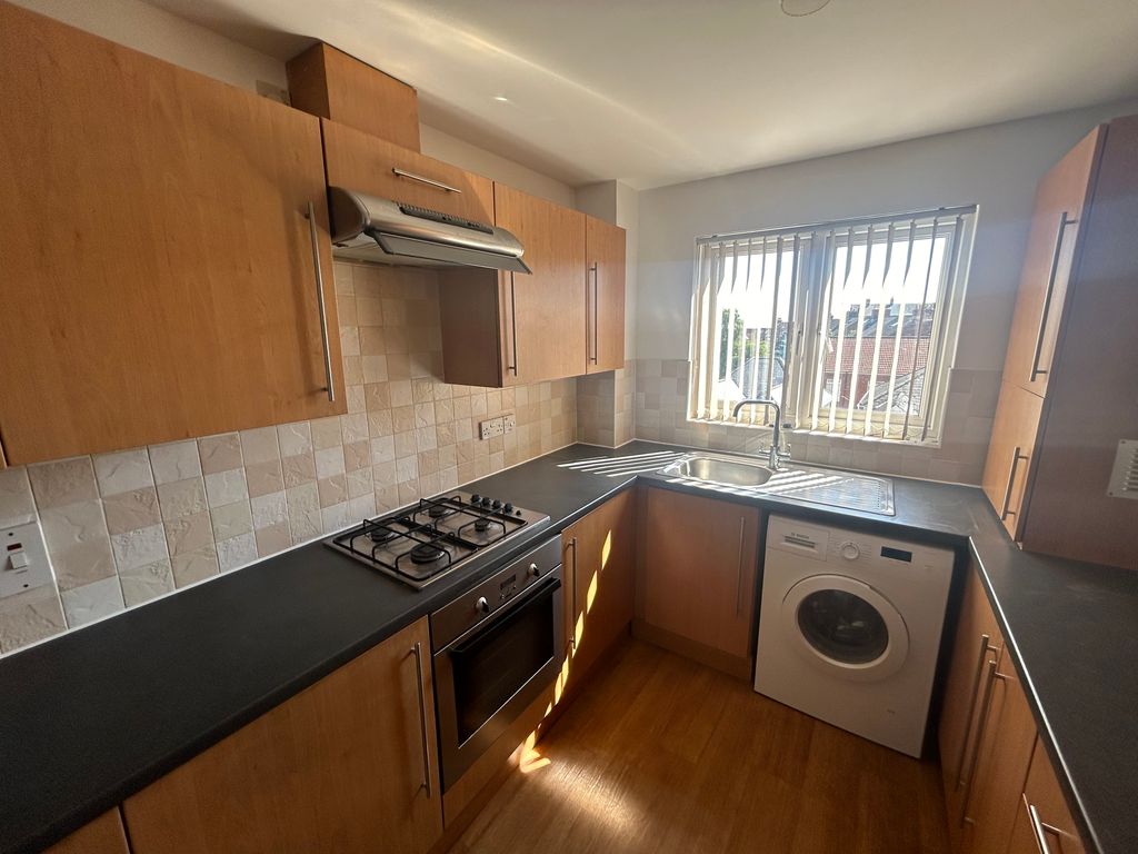 Property photo 3 of 6 Kitchen