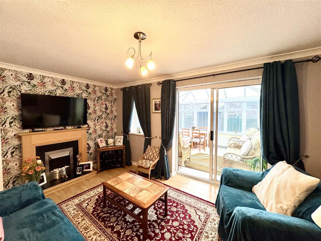 Property photo 2 of 15 Sitting Room