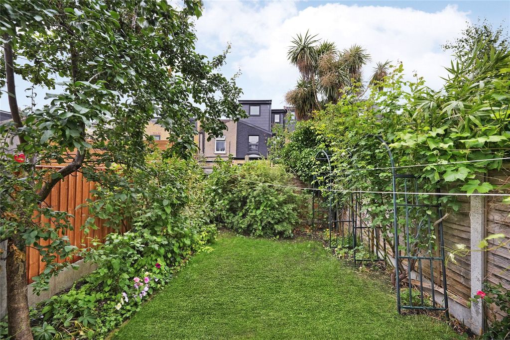 Property photo 3 of 24 Picture No. 04