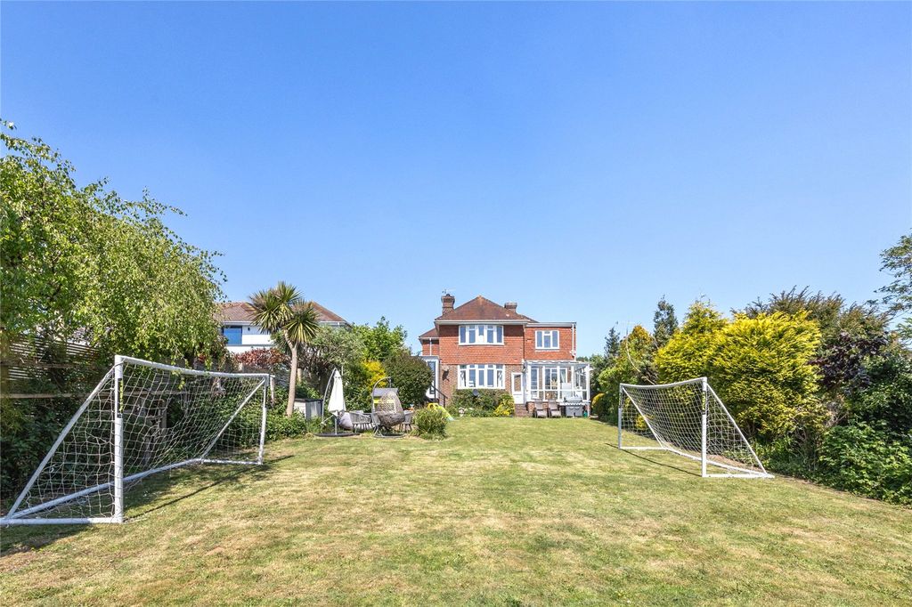 Property photo 2 of 29 Picture No. 21