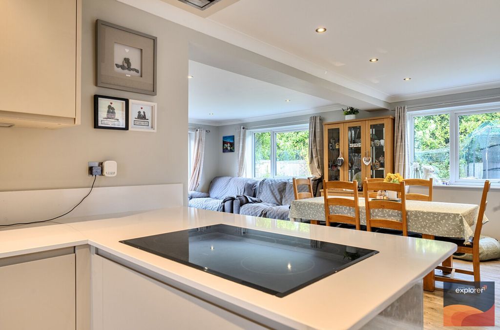 Property photo 3 of 28