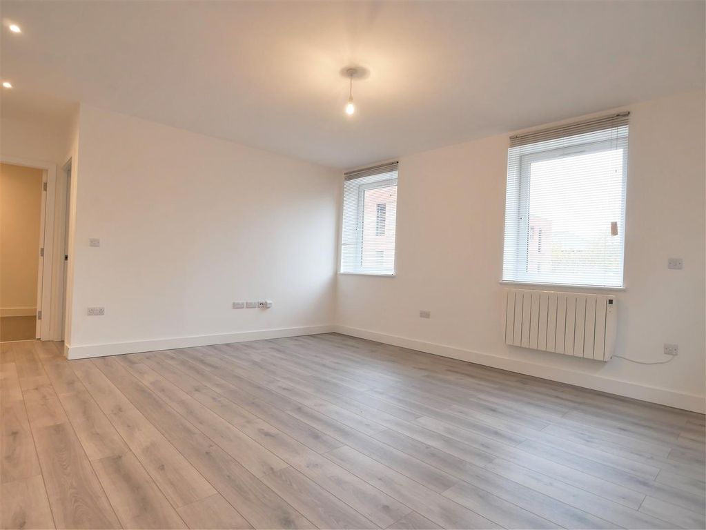 Property photo 3 of 7 Living 2.Jpg