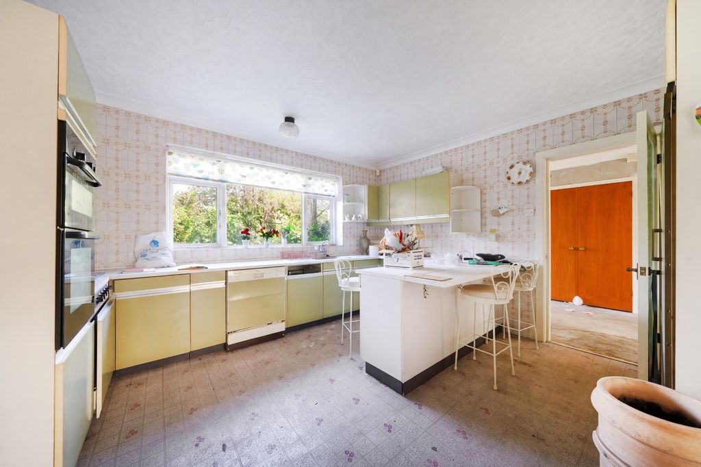 Property photo 2 of 20 5595653
