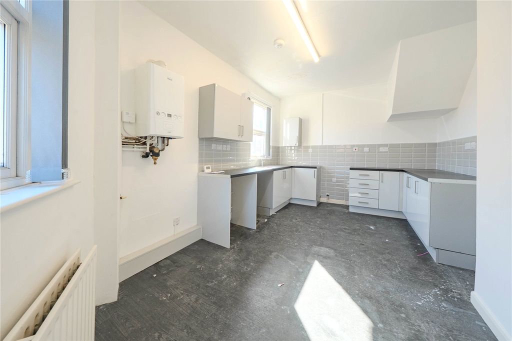 Property photo 2 of 21 Picture No. 02