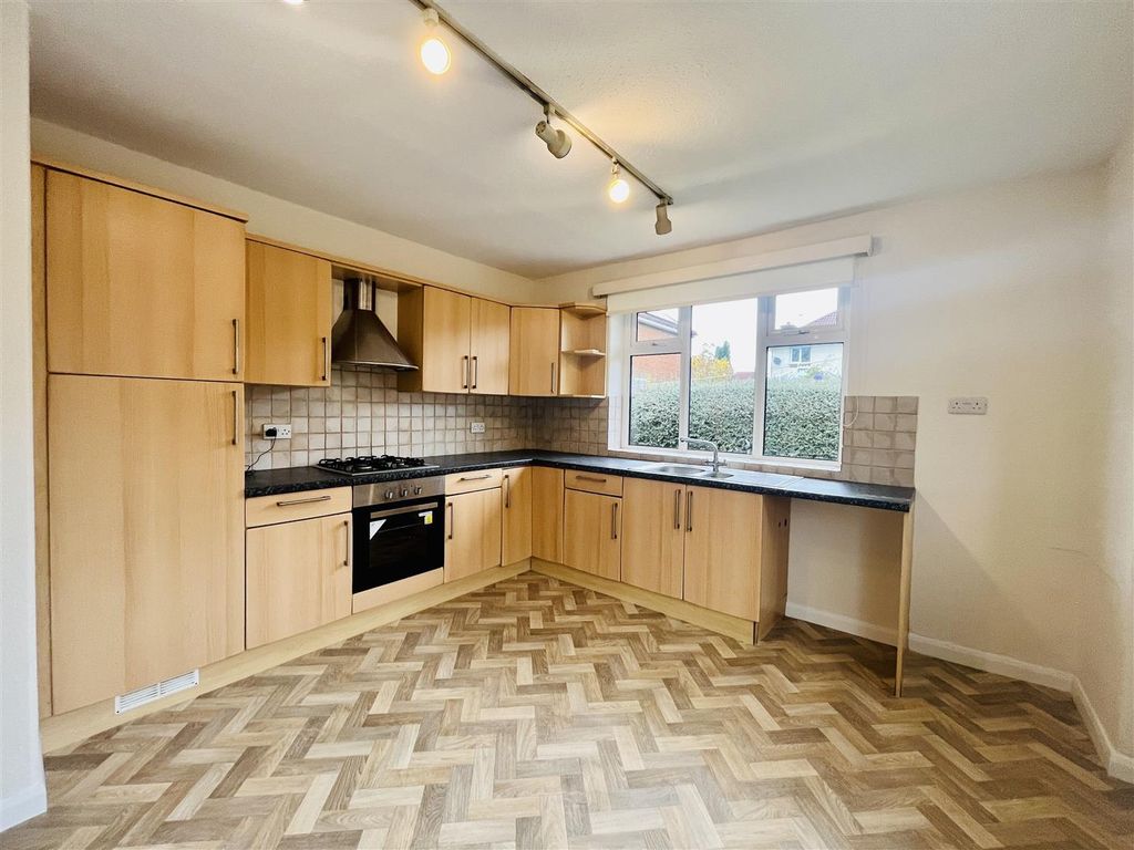Property photo 3 of 21 Dining Kitchen