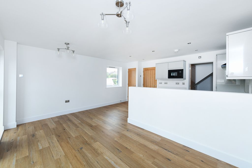 Property photo 3 of 15 Showhomebeeston-3