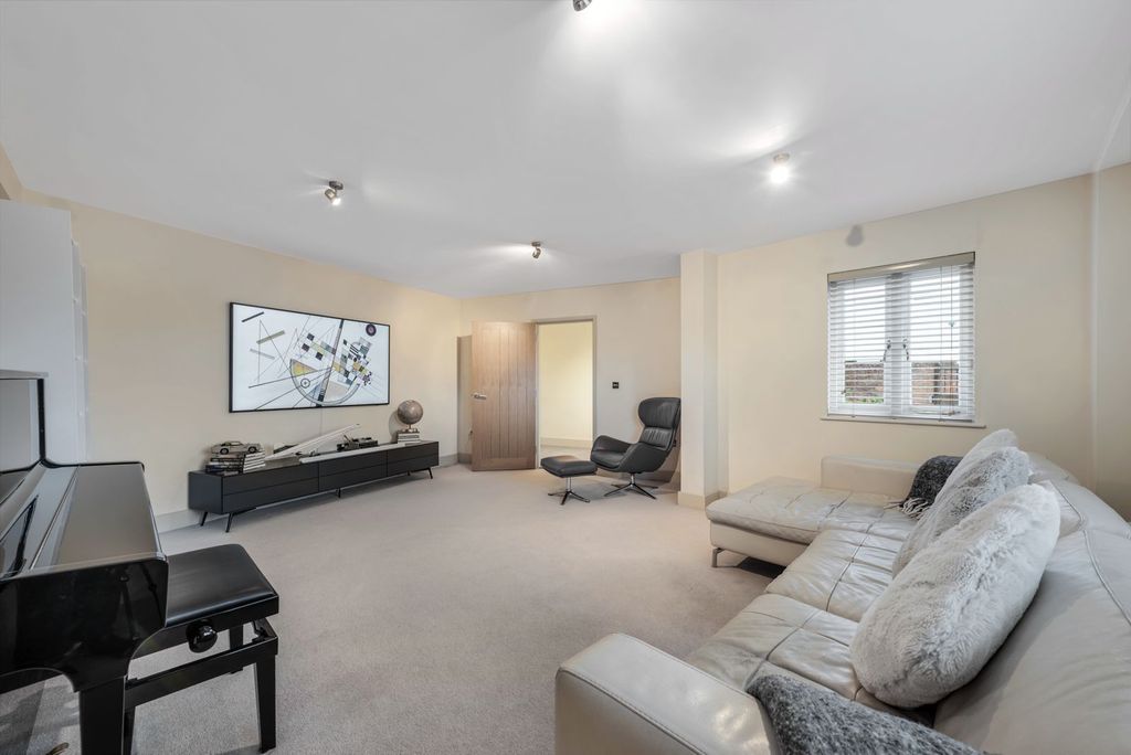 Property photo 3 of 16 Whatsapp Image 2025-12-23 At 23.28.15 (3)