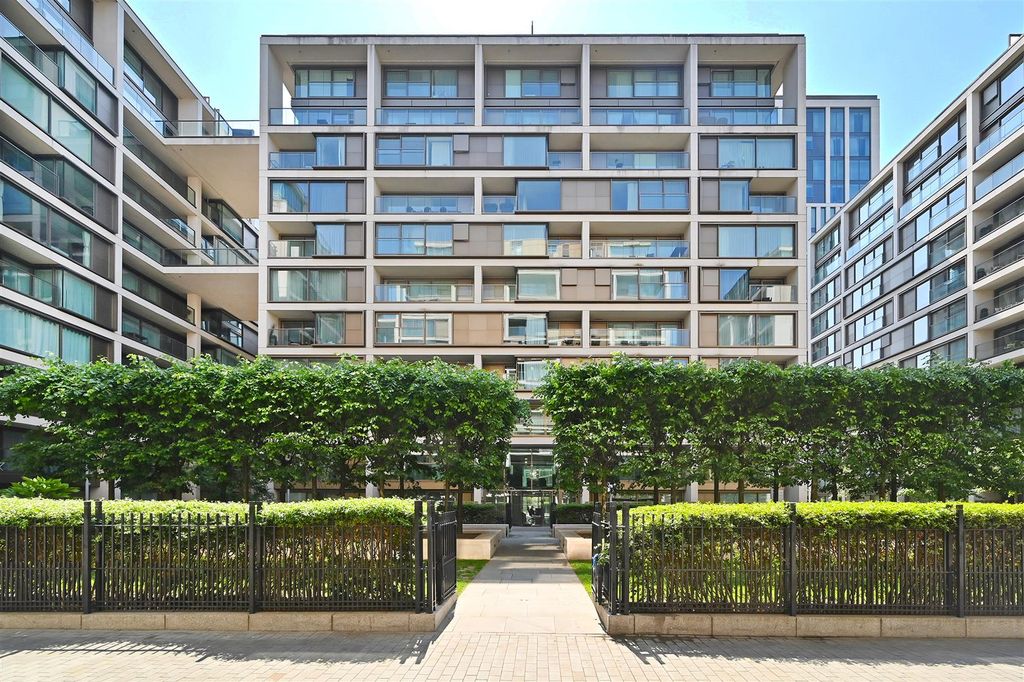 Property photo 2 of 20 84-85-Lord-Kensington-House (14).Jpg
