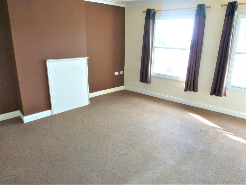 Property photo 3 of 4 Living Room