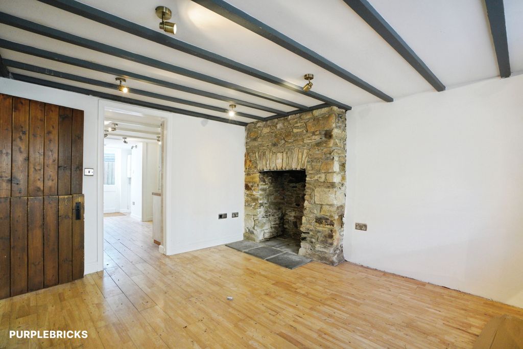 Property photo 2 of 31