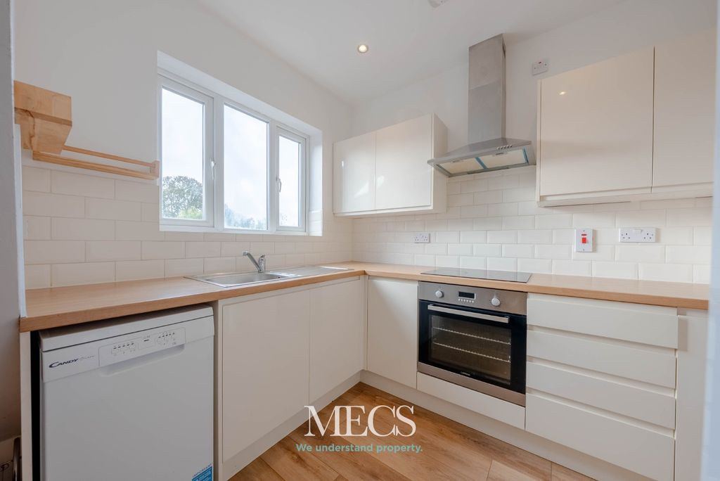 Property photo 3 of 9 5900453