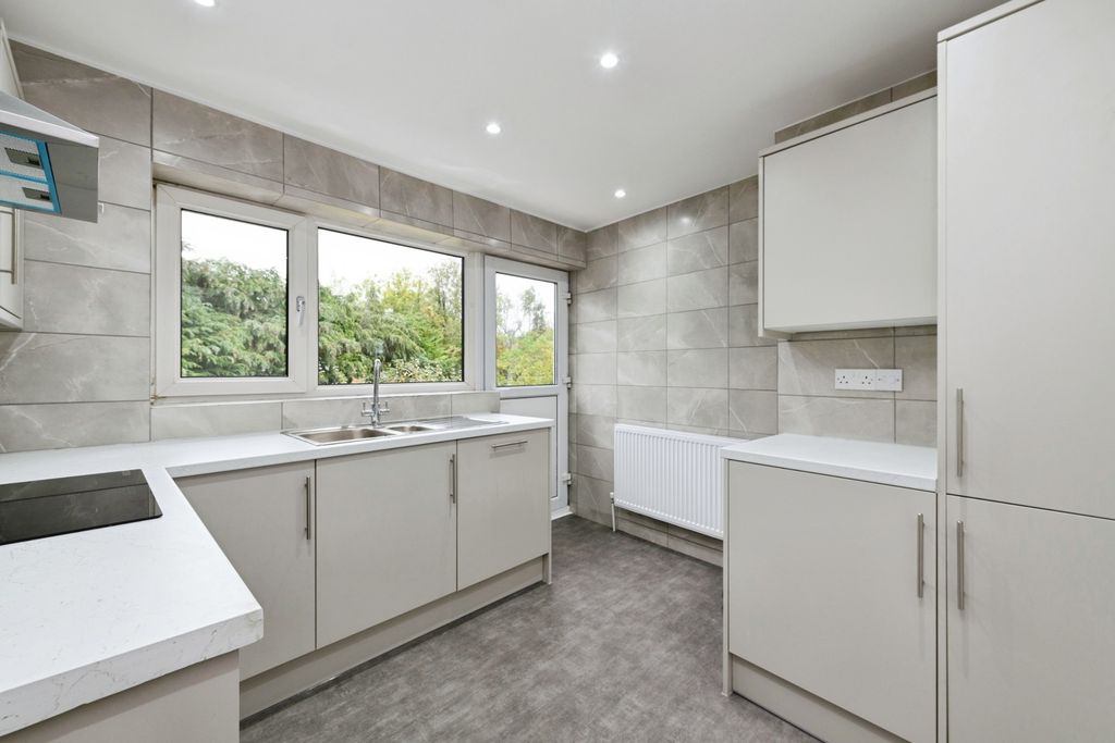 Property photo 2 of 17 Photo