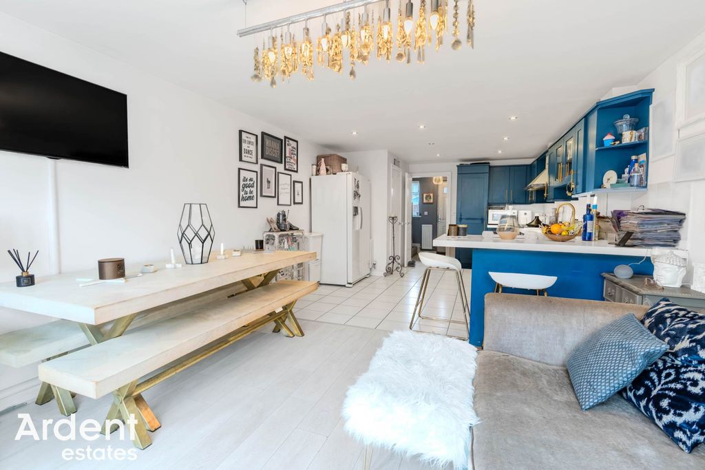 Property photo 3 of 24