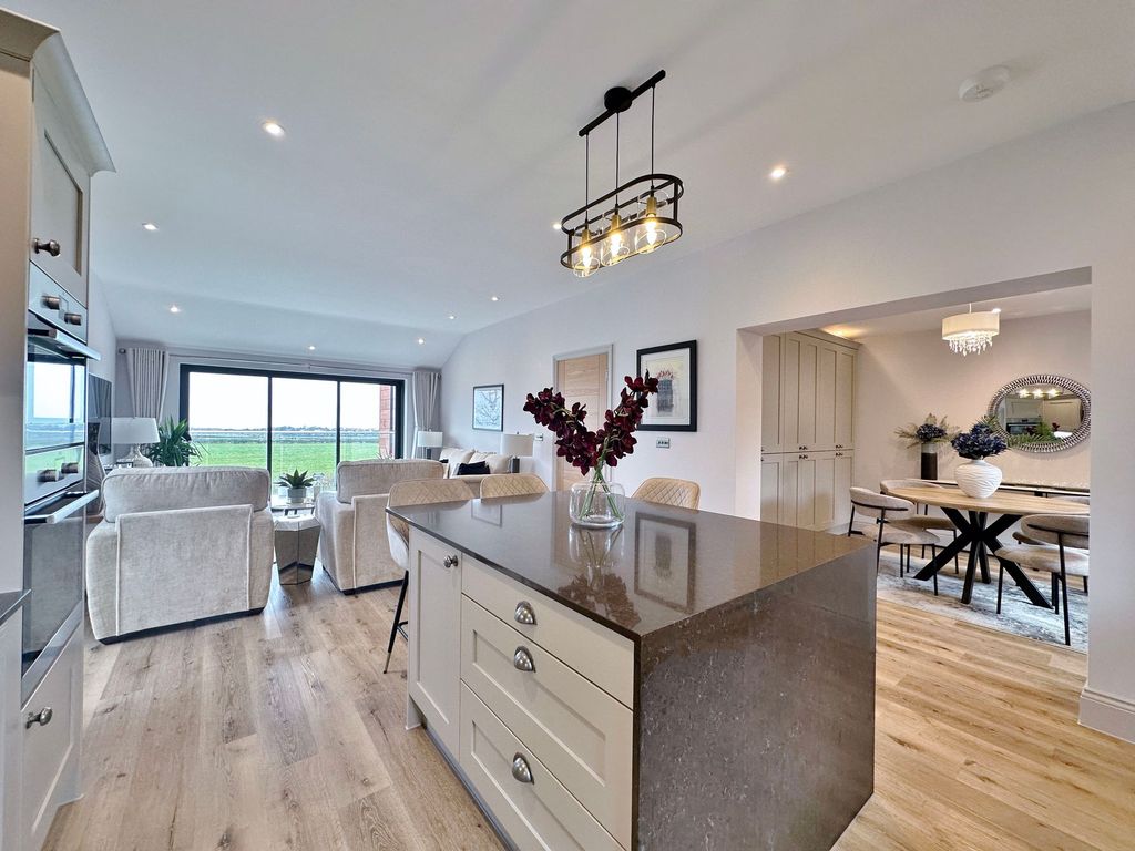 Property photo 3 of 23 Photo 7