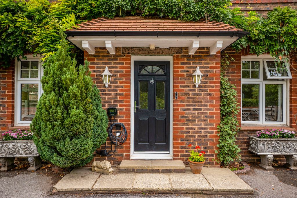 Property photo 1 of 28