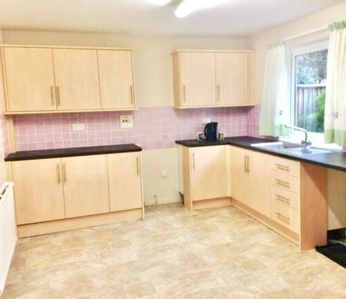Property photo 3 of 5 Kitchen